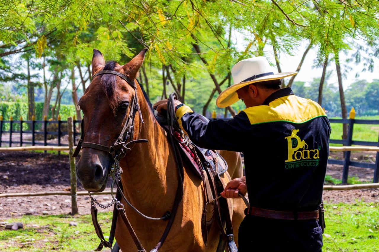 Hotel Campestre La Potra Apiay エクステリア 写真