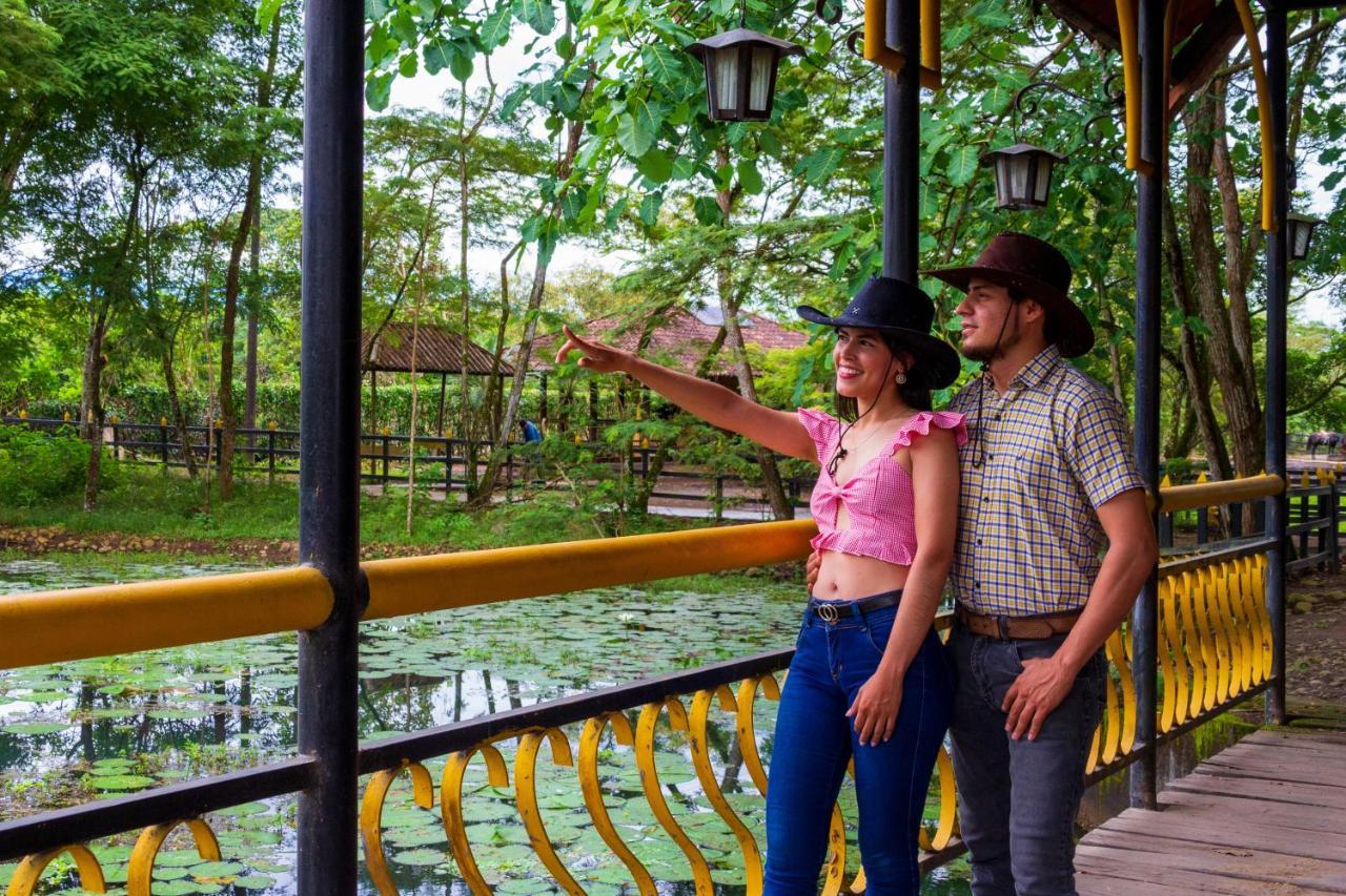 Hotel Campestre La Potra Apiay エクステリア 写真