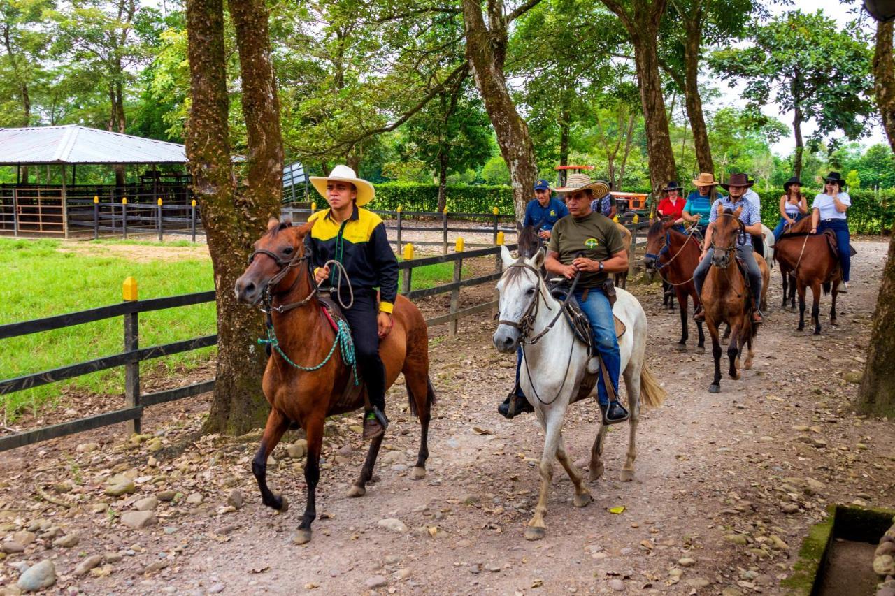 Hotel Campestre La Potra Apiay エクステリア 写真