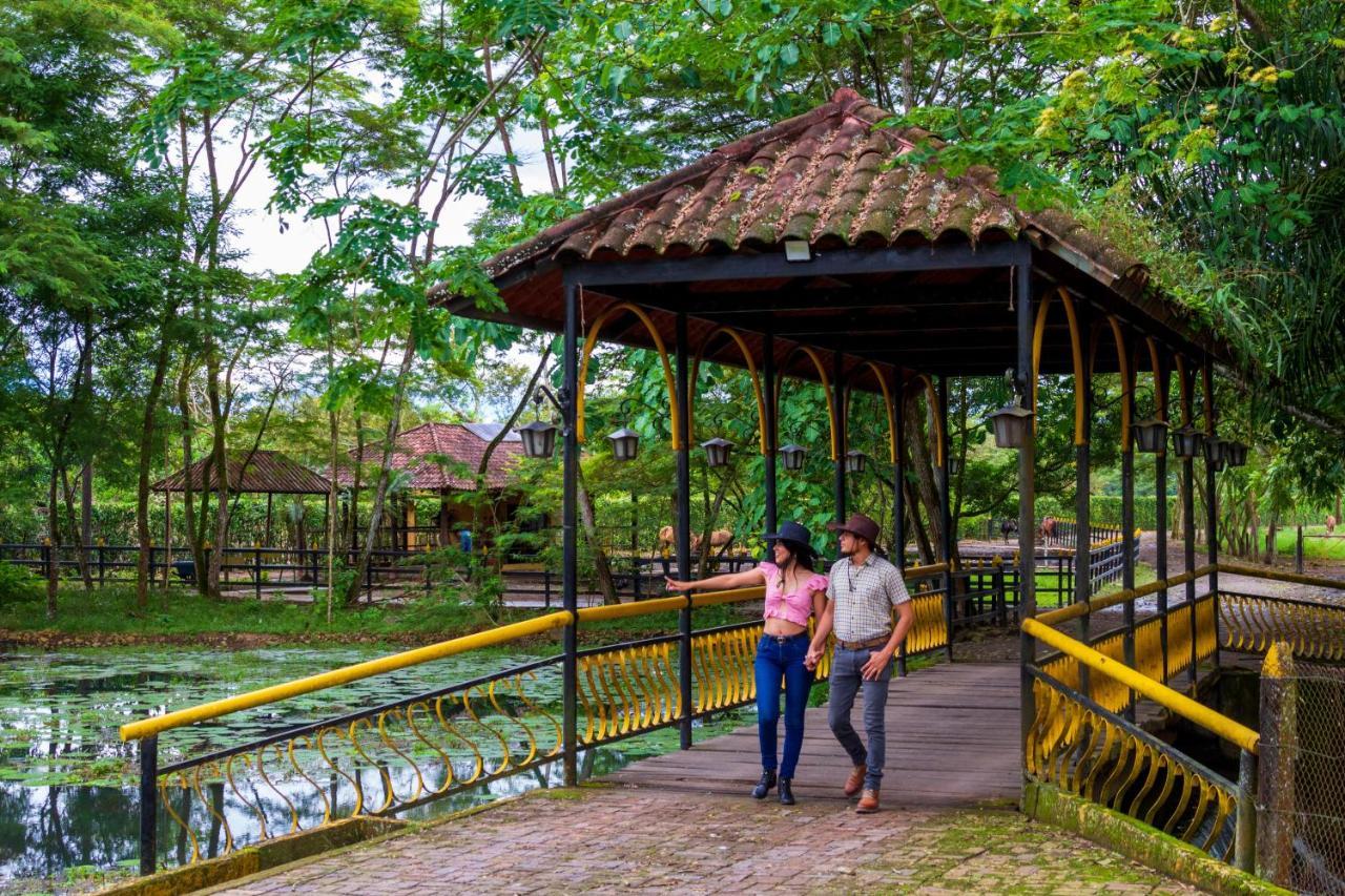 Hotel Campestre La Potra Apiay エクステリア 写真
