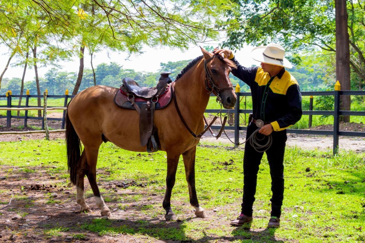 Hotel Campestre La Potra Apiay エクステリア 写真