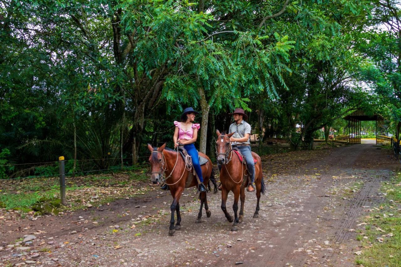 Hotel Campestre La Potra Apiay エクステリア 写真