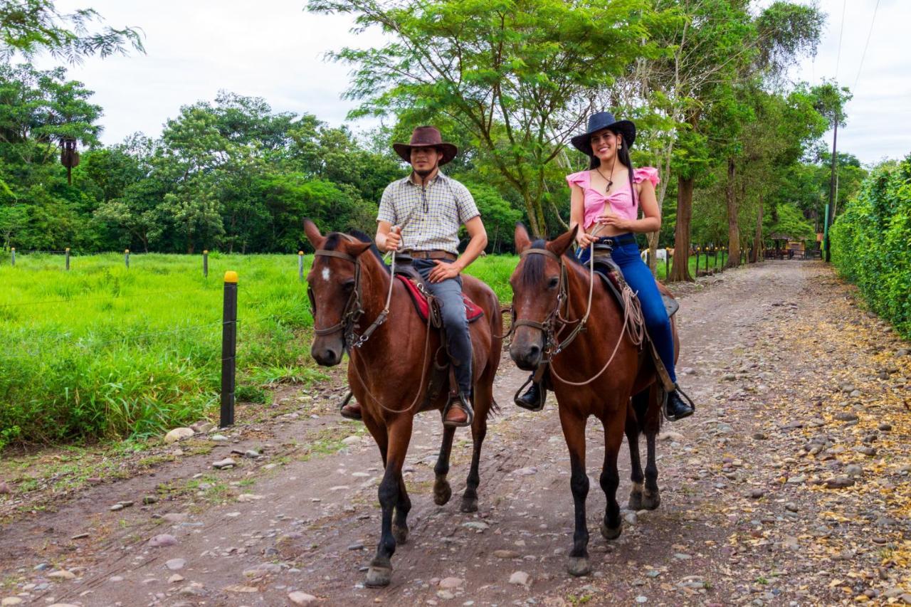 Hotel Campestre La Potra Apiay エクステリア 写真