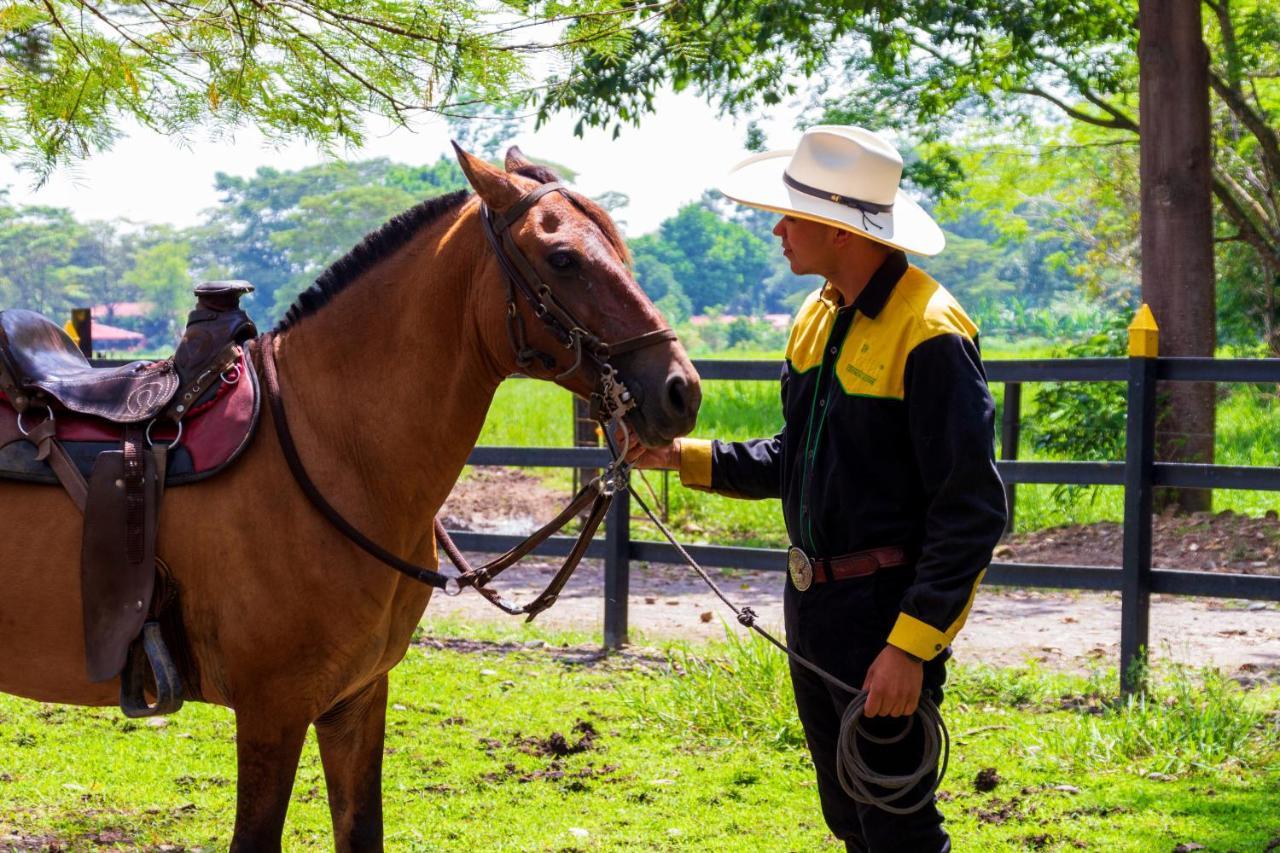 Hotel Campestre La Potra Apiay エクステリア 写真